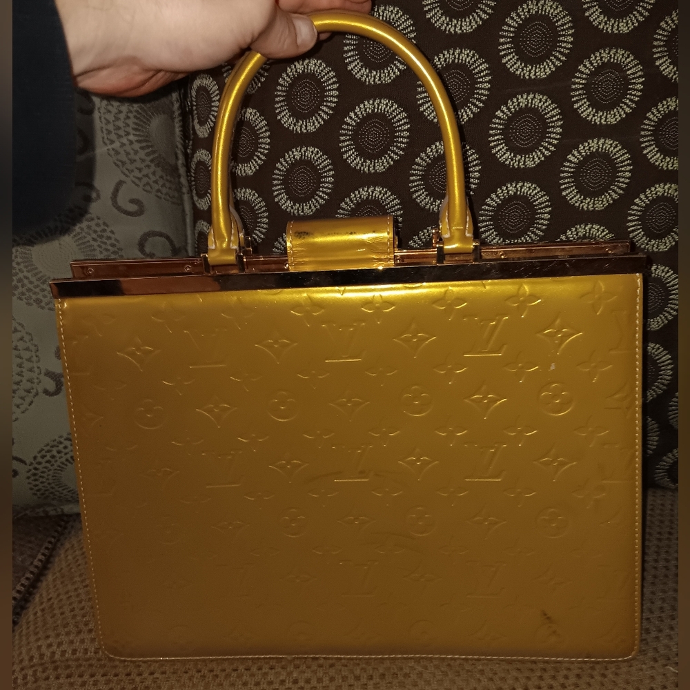Louis Vuitton Ultra Rare Gold Vernis Deesse Gm Bag - Picture 2 of 11